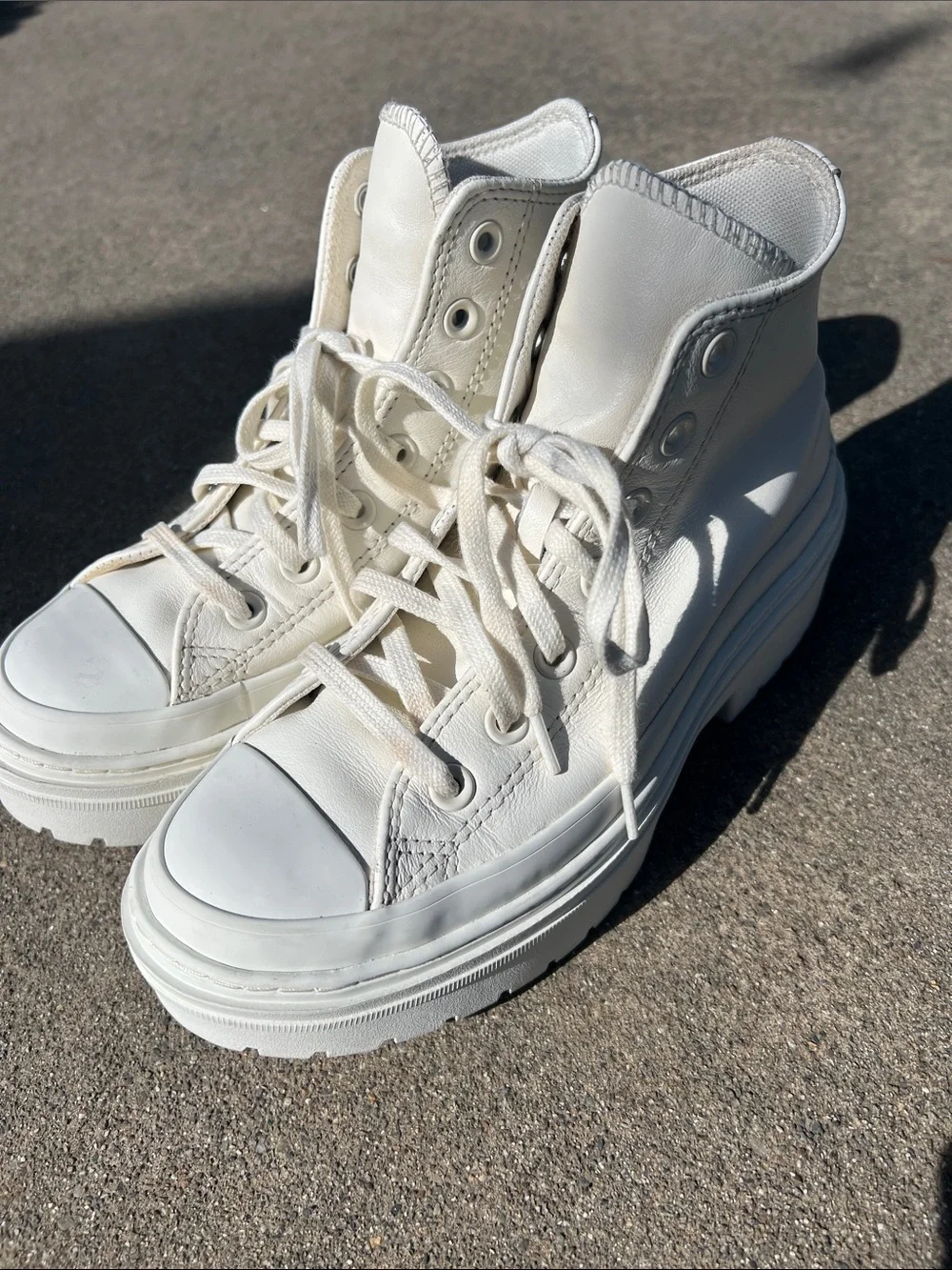 Size 8.5 Converse Chuck Taylor All Star Lugged Heel Leather Platform sneakers